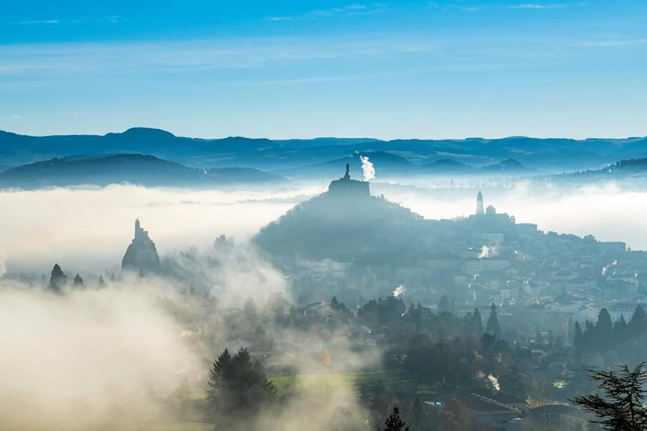 Maison Au Loup - Superbe Ancien Hotel Particulier Du Xvie Siecle Au Coeur De La Vieille Ville Du Puy Le Puy-en-Velay Екстериор снимка